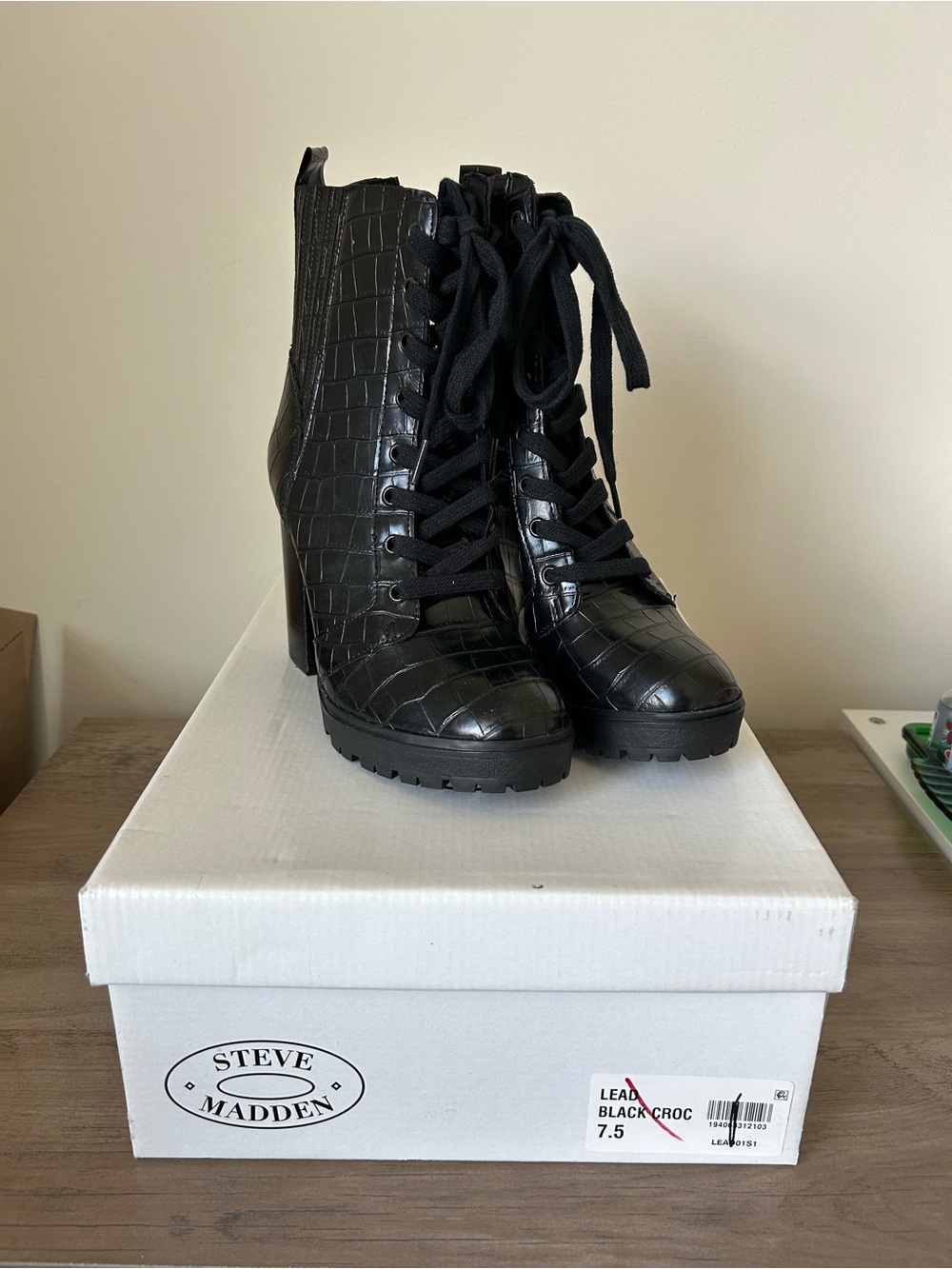 New Steve Madden Croc Combat Heeled Booties with Lug Sole Size 7.5 Black